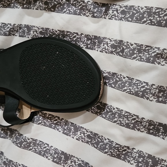 Sandals - Picture 2 of 4